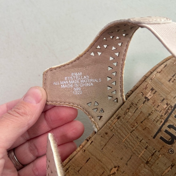 Earth Women's laser cut strap tan/beige Estella Sandals size 8.5 - Picture 11 of 12